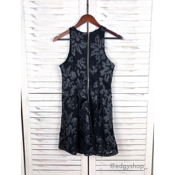 Romeo + Juliet Couture | Mesh Fit & Flare Dress - Picture 3 of 8